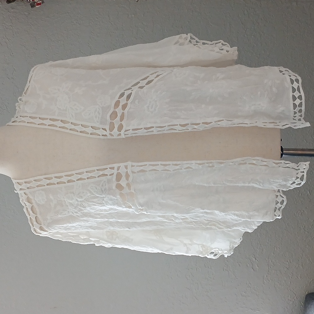 LIV LOS ANGELES Shrug
